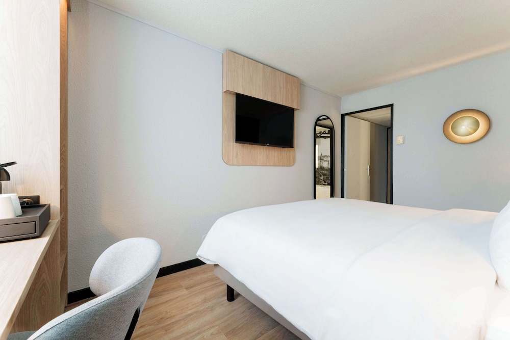 Superior Room, 1 King Bed - Photo 3