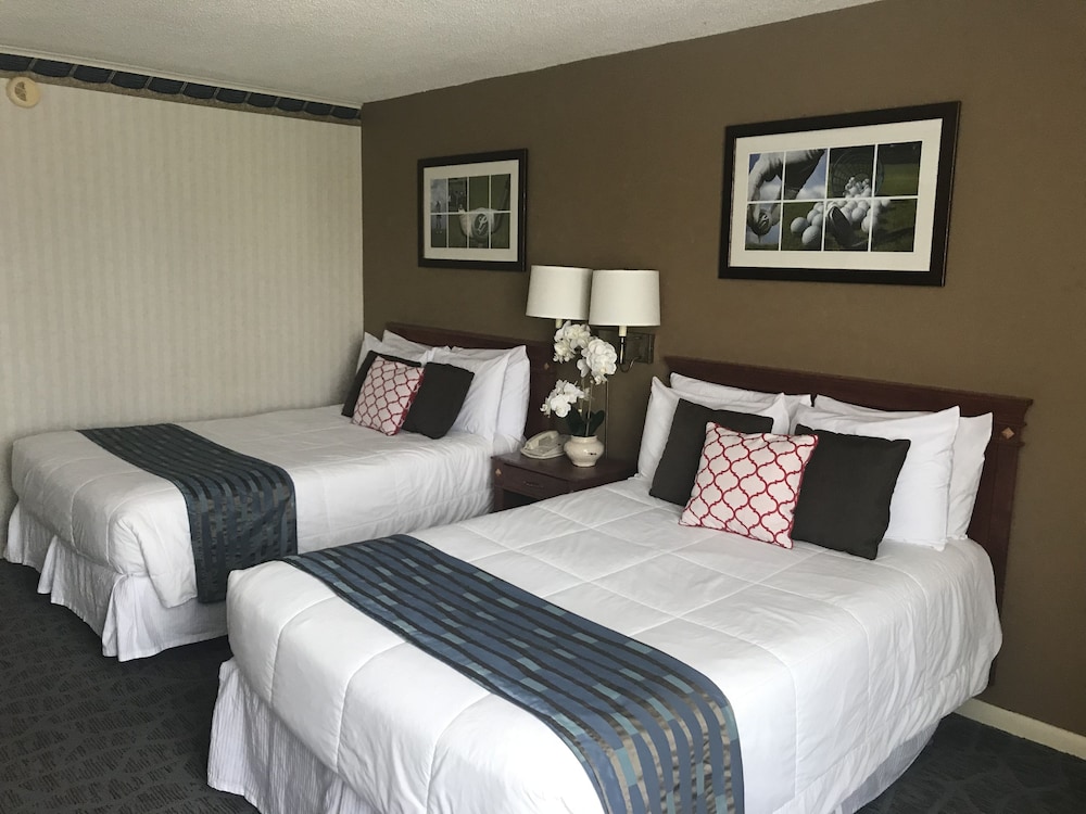 Room, 2 Queen Beds, Non Smoking - Photo 1