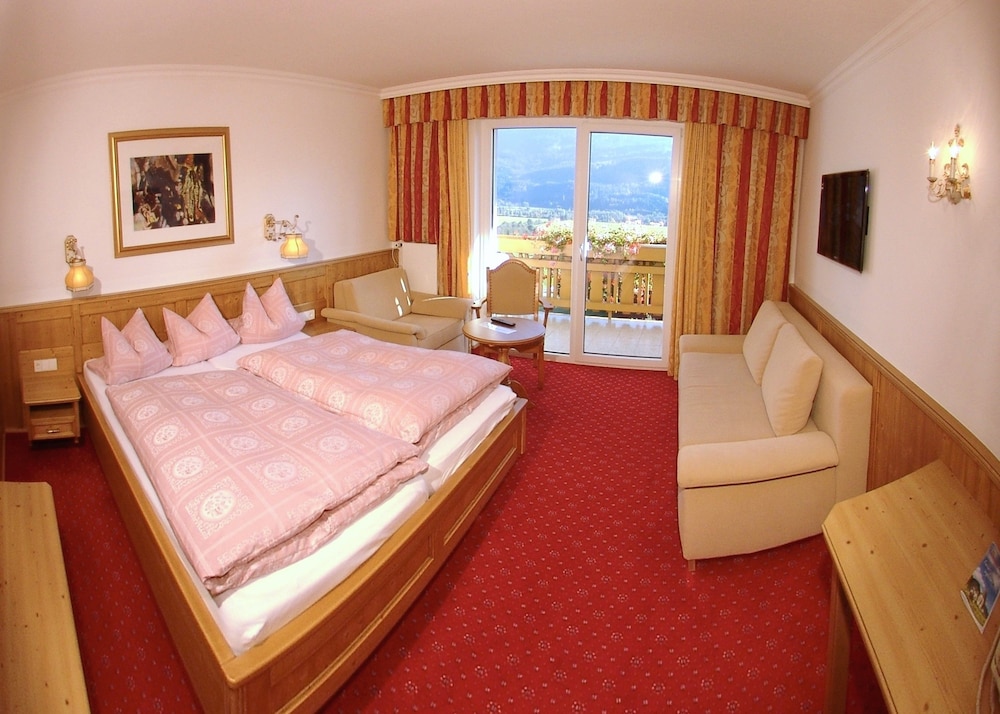 Deluxe Double Room Single Use, 1 Queen Bed, Valley View photo 1