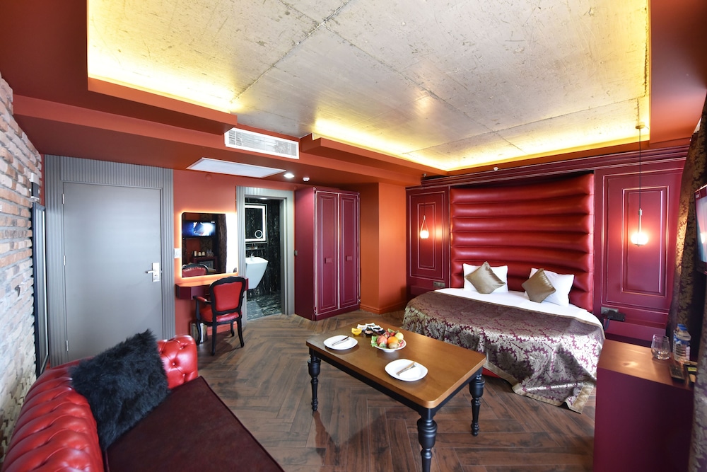 Honeymoon Room