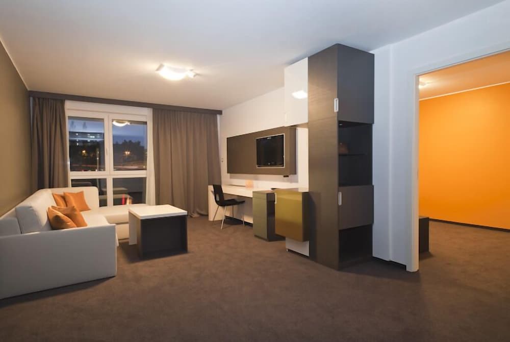 Suite - Photo 3