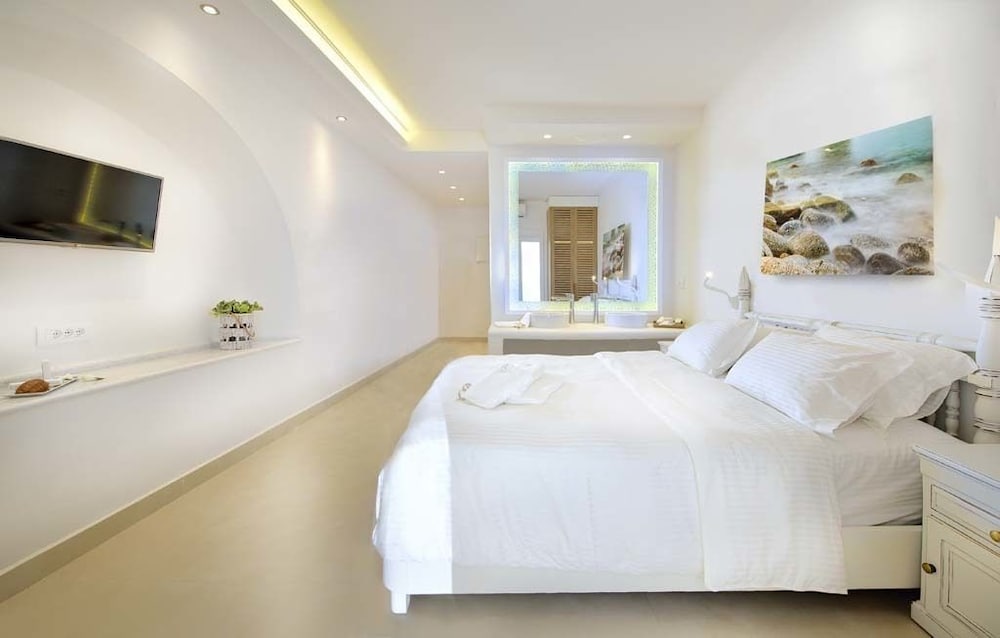 Myconian Grand Suite with Outdoor Sharing Pool, Sea View - Photo 16