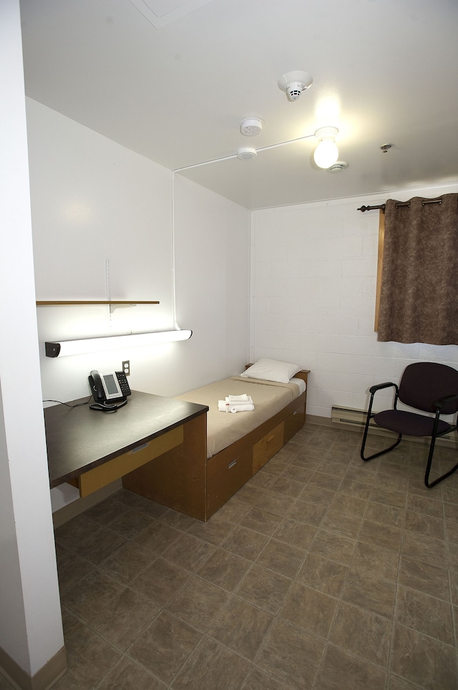 Single Room with Shared Bathroom (Arts & Science) photo 3