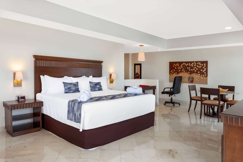Suite, 1 King Bed, Non Smoking (Castelo) - Photo 3