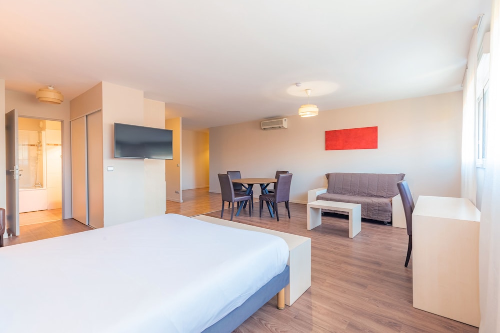 Family Apartment - Photo 4