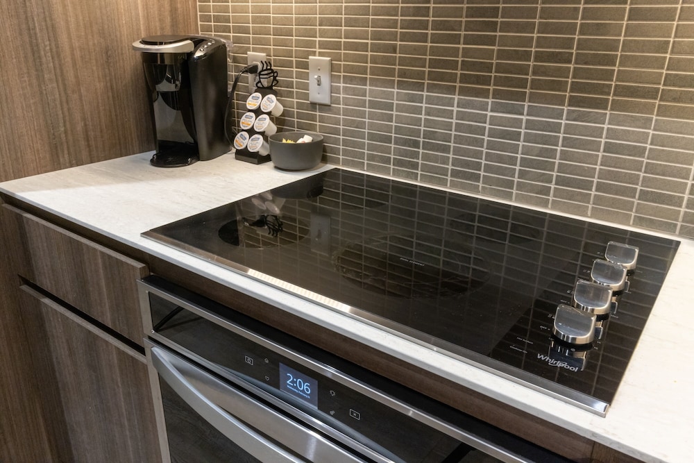 Montvale Deluxe Suite - Photo 11