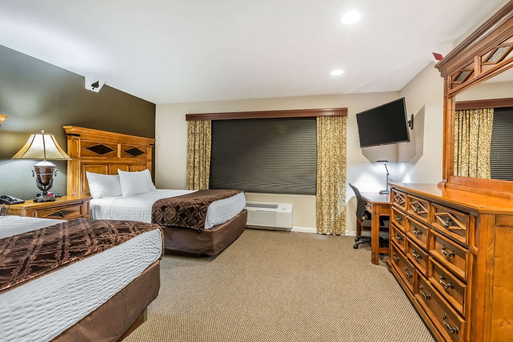 Standard Room, 2 Queen Beds, Non Smoking, Balcony photo 3