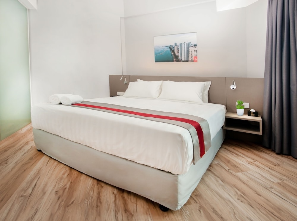 Deluxe Room, 1 Queen Bed photo 2
