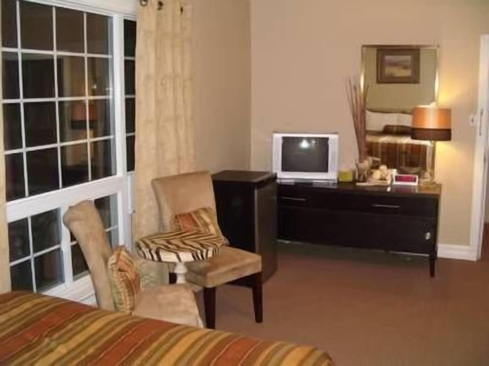 Queen Room photo 1