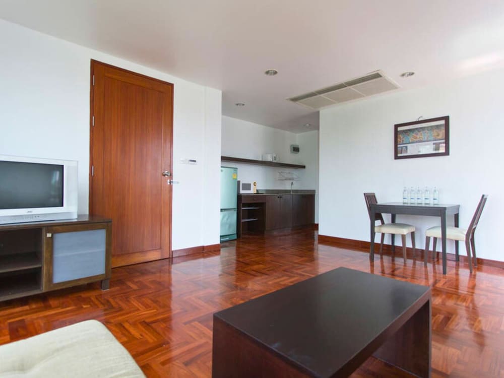 One bedroom suite with Double bed photo 3