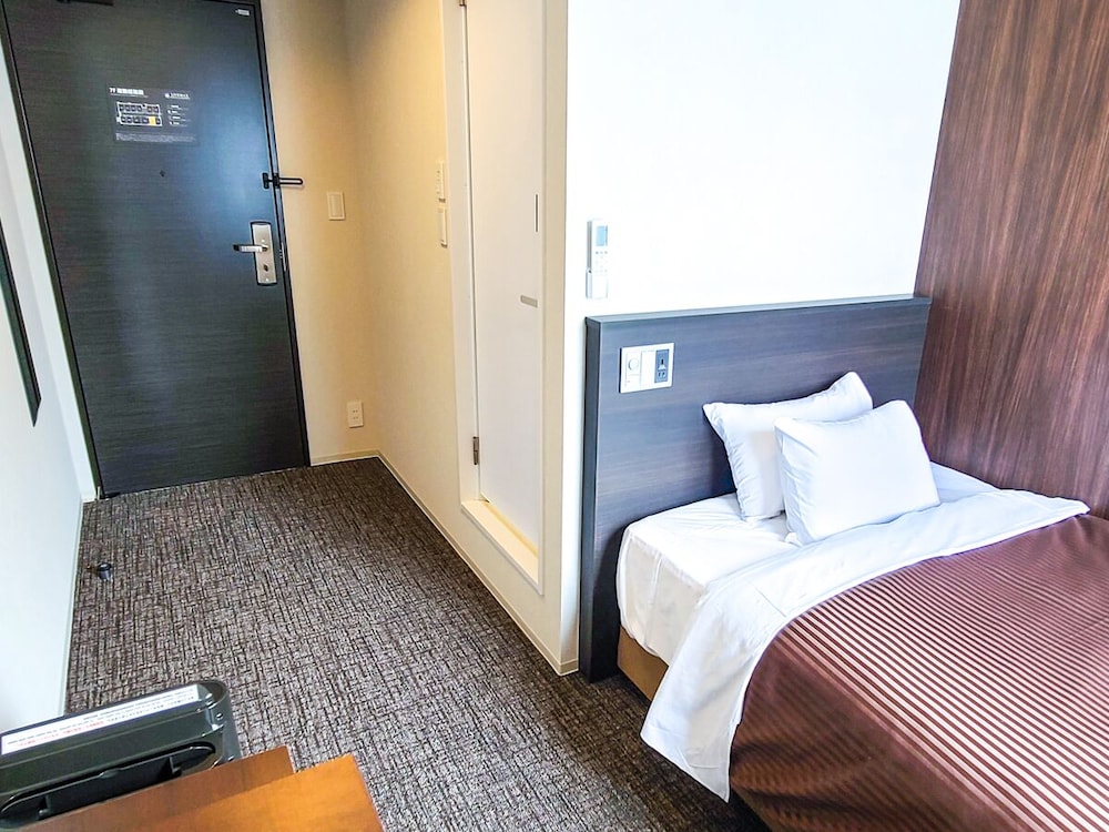 Single Room, Smoking
