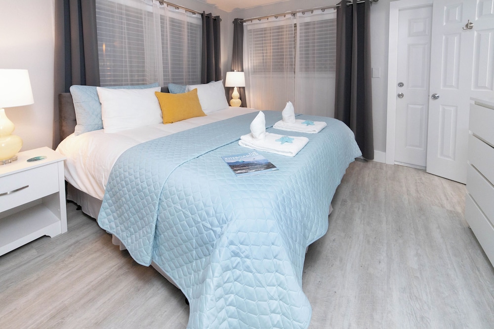 Suite, 1 King Bed with Sofa bed, Patio