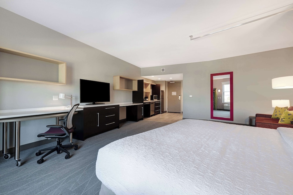 Studio Suite, 1 Queen Bed, Accessible, Bathtub (Mountain View)