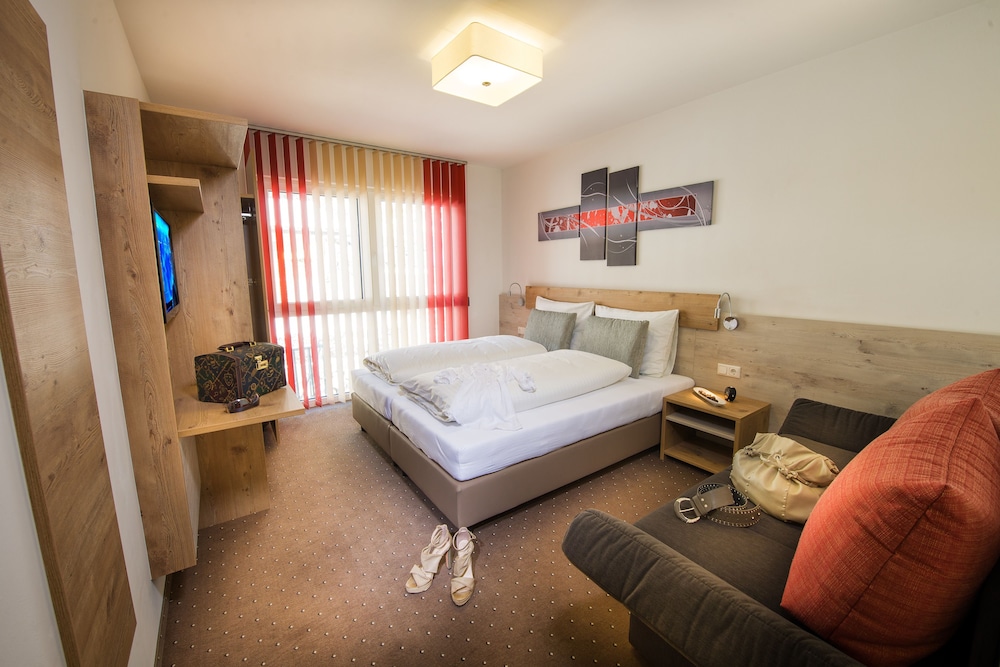 Standard Apartment, 2 Bedrooms, Balcony (2 Large free accesss to Alpentherme ) photo 1