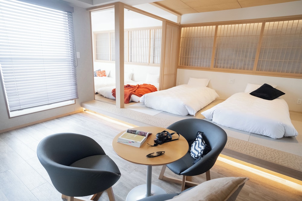 Signature Family Suite (Non-smoking) - Photo 2