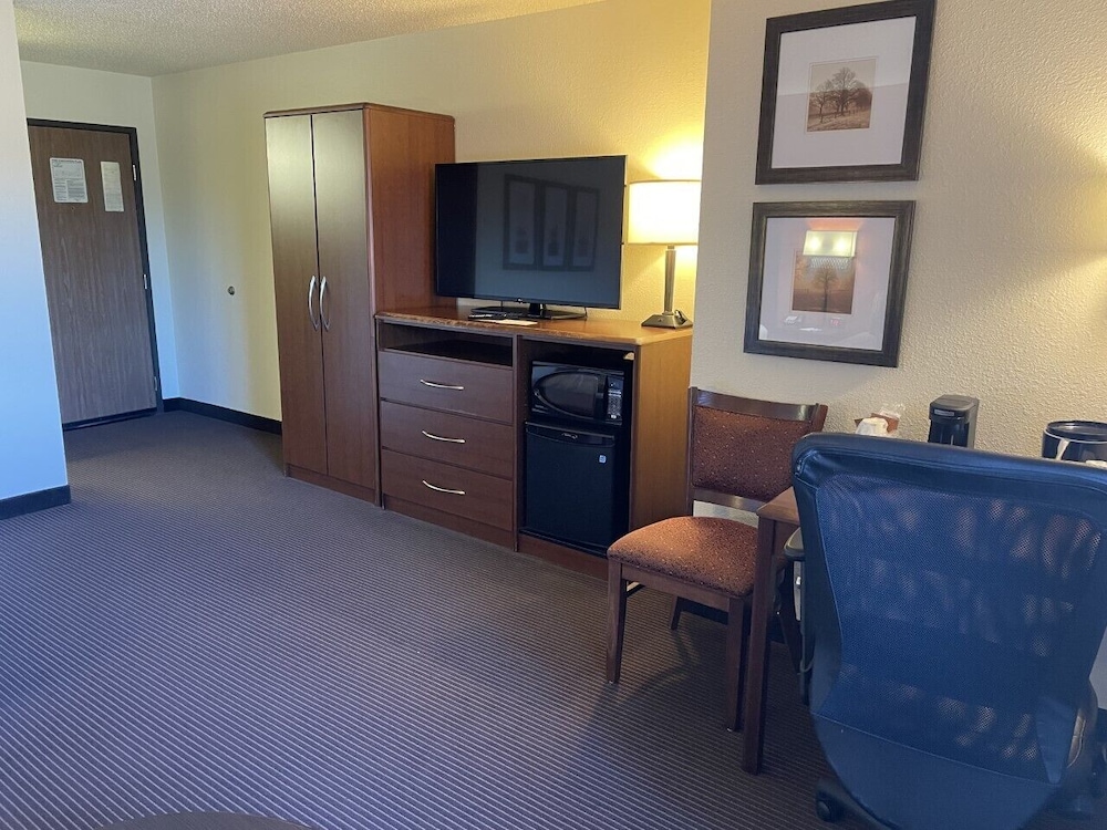 Deluxe Room, 1 Queen Bed, Non Smoking photo 3