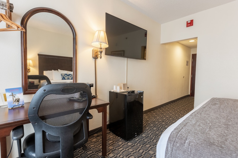 Suite, Jetted Tub - Photo 6