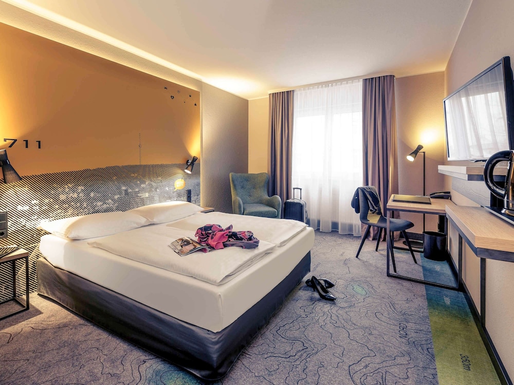Standard Room, 1 Queen Bed photo 3
