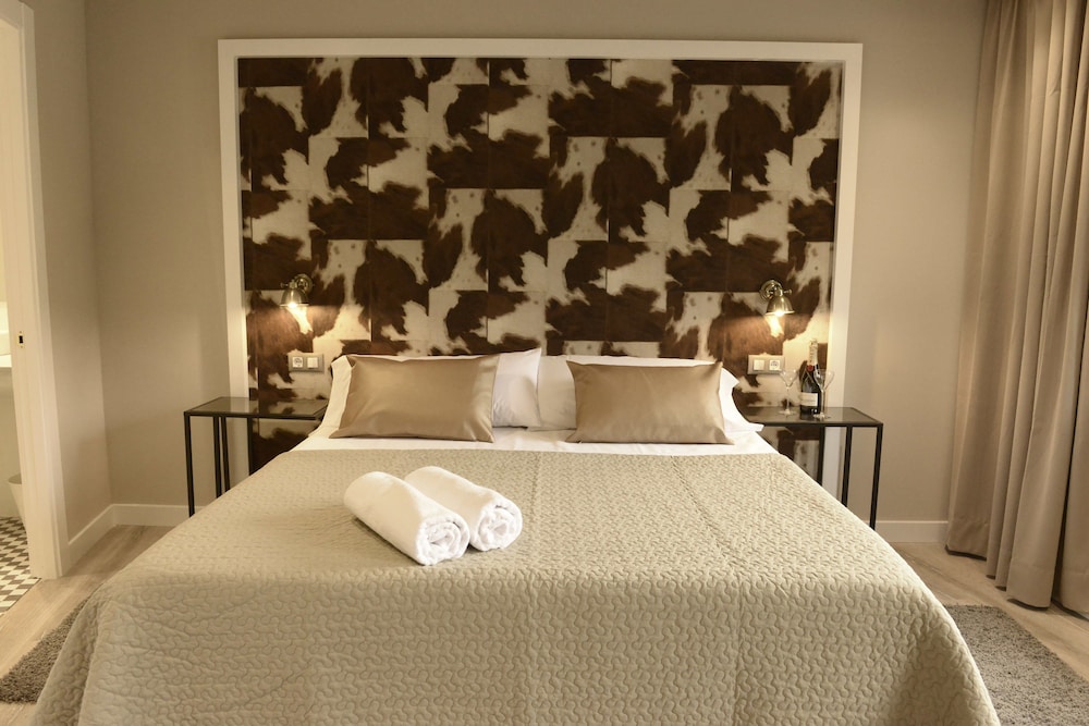 Deluxe Double Room, 1 Queen Bed, Non Smoking photo 2