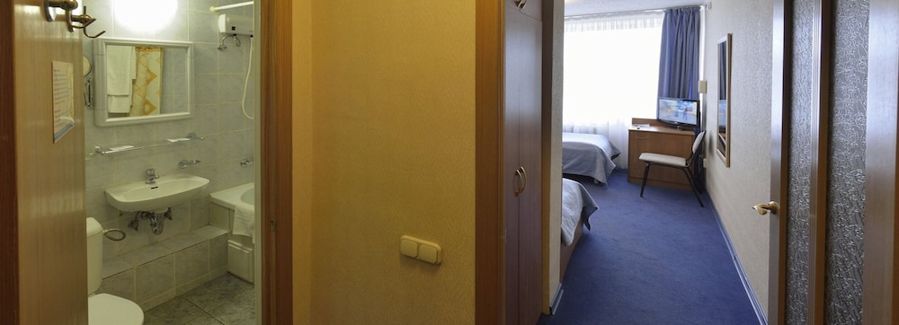 Standard Twin Room photo 3