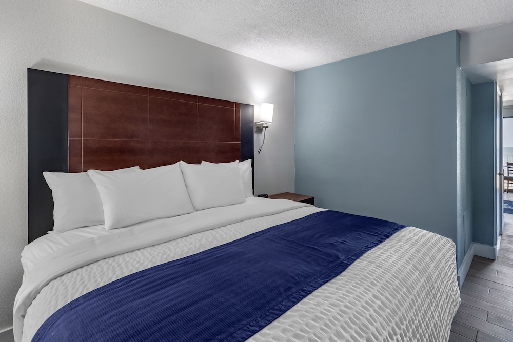 Standard Suite (floors 8 - 10) photo 2