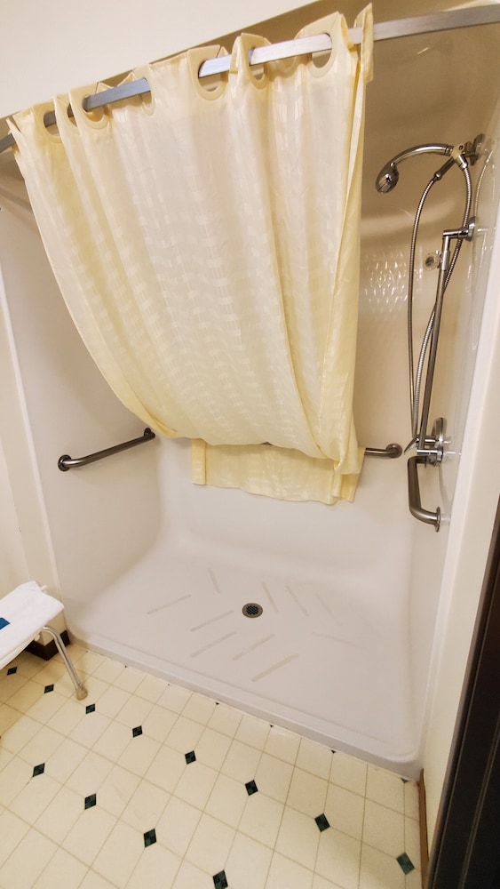 Room, 1 Queen Bed, Accessible photo 2