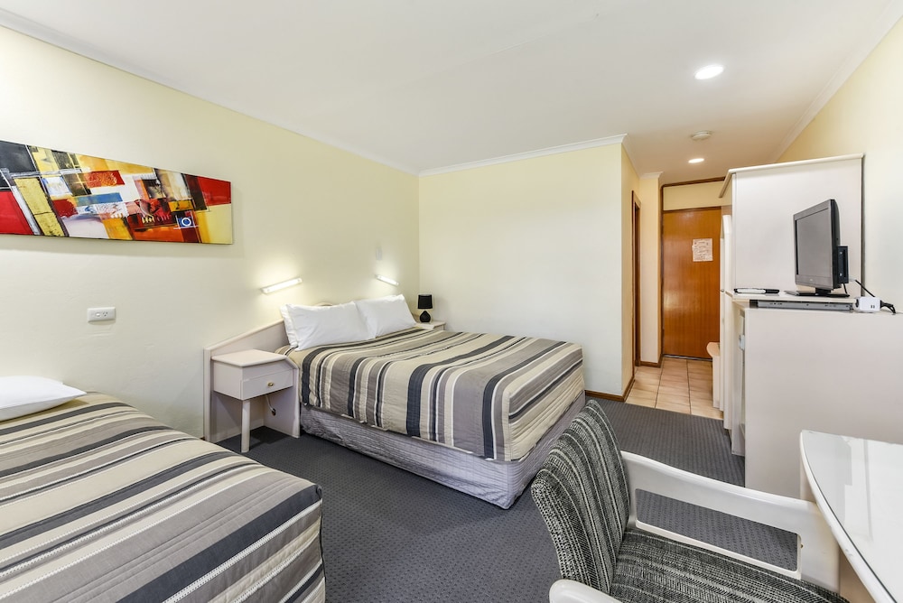 Twin Room - Photo 2