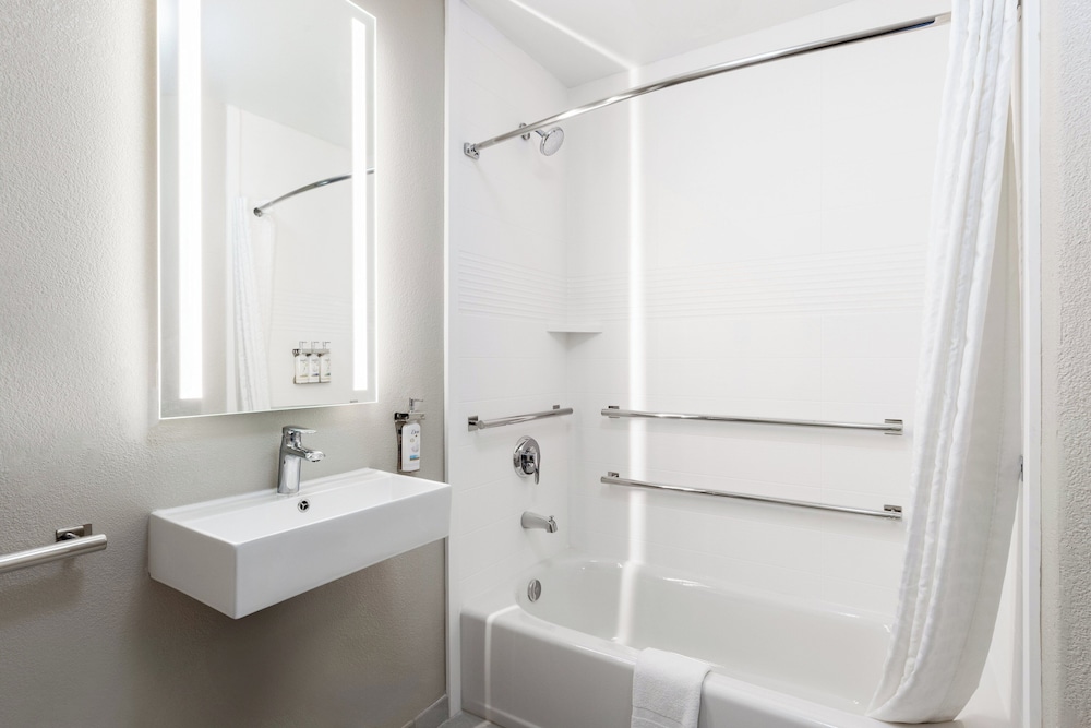 Studio Suite, 1 Queen Bed, Accessible (Communications, Mobility) - Photo 9