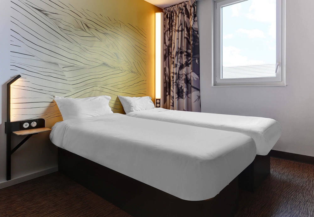 Twin Room, Non Smoking - Photo 1