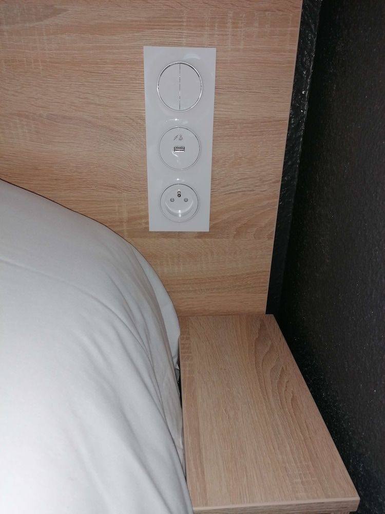 Standard Room, 2 Twin Beds - Photo 10