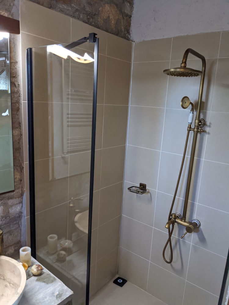 Signature Triple Room photo 3