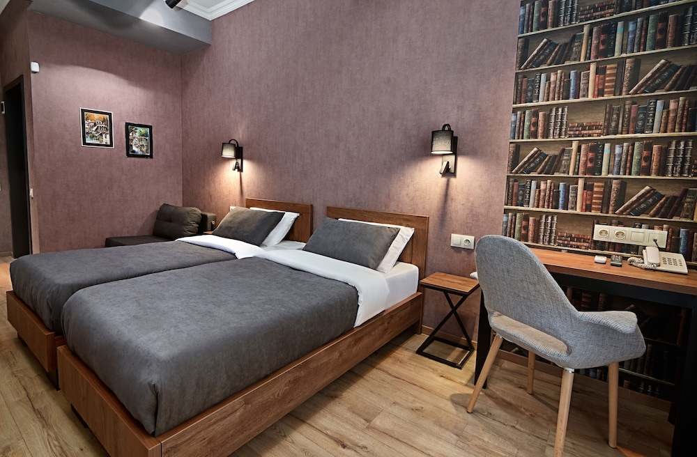 Twin room with City View photo 2