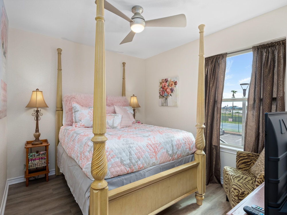 Condo (3 Bedrooms) photo 1