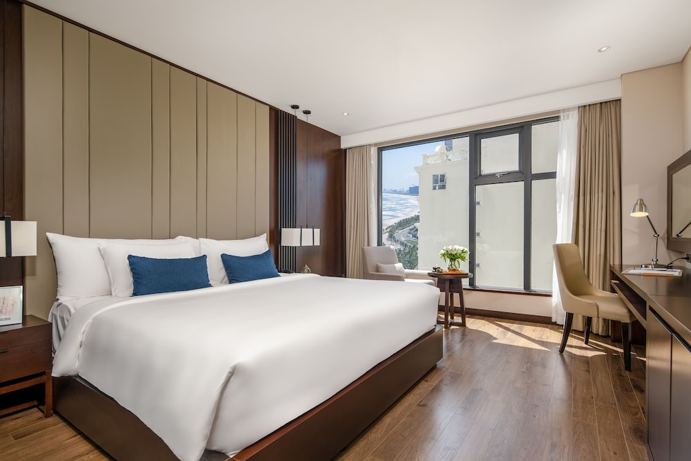Premier Deluxe King with Spa Offer
