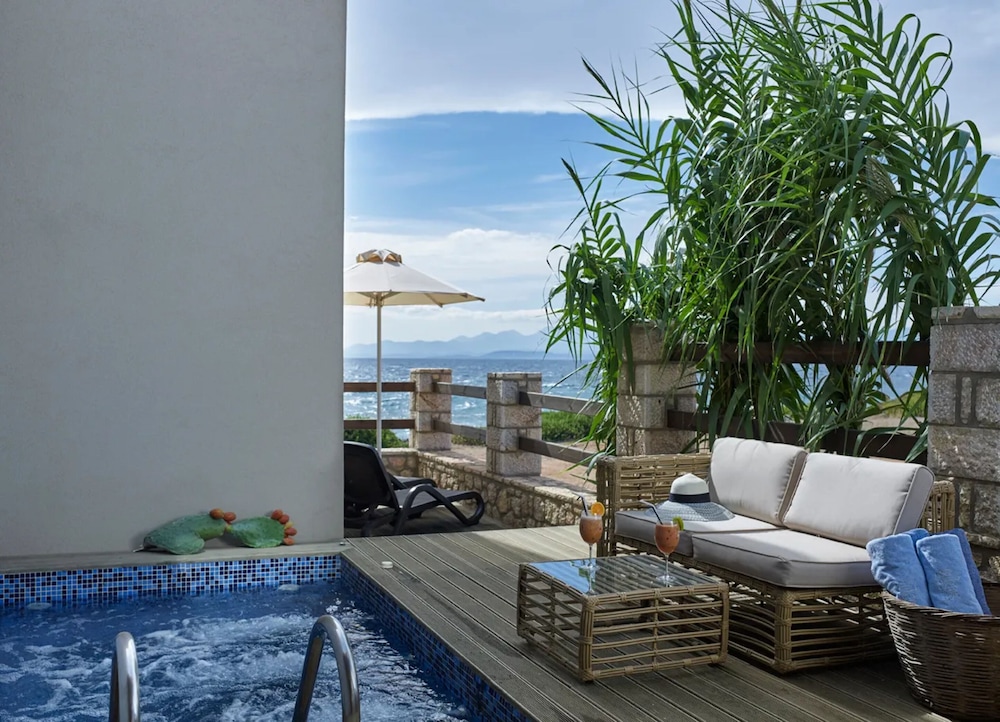 Honeymoon Suite, Multiple Beds, Jetted Tub photo 3