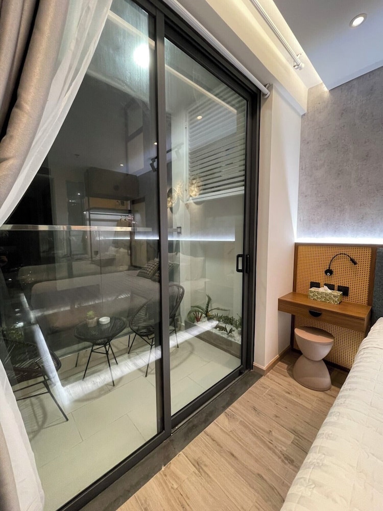 Deluxe Double Room, Balcony, City View photo 3