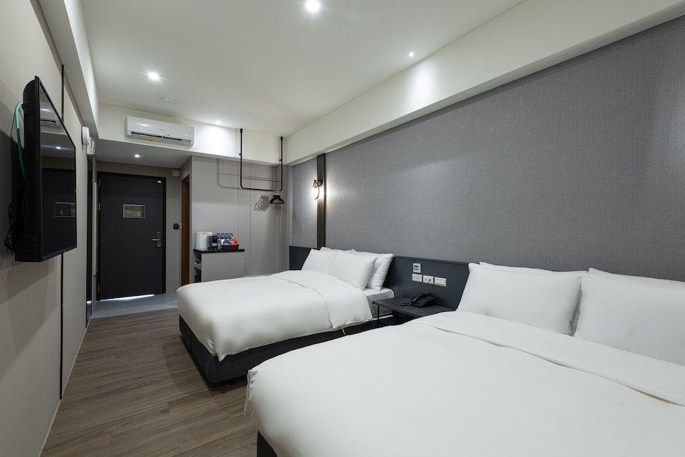 Superior Quadruple Room - Photo 4