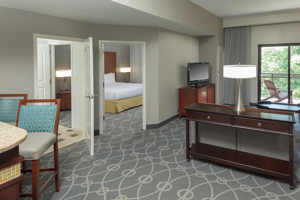Premium Suite, 1 King Bed, Non Smoking, Balcony photo 1