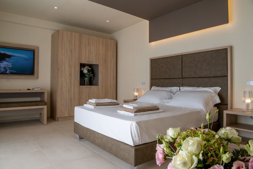 Deluxe Room - Photo 3