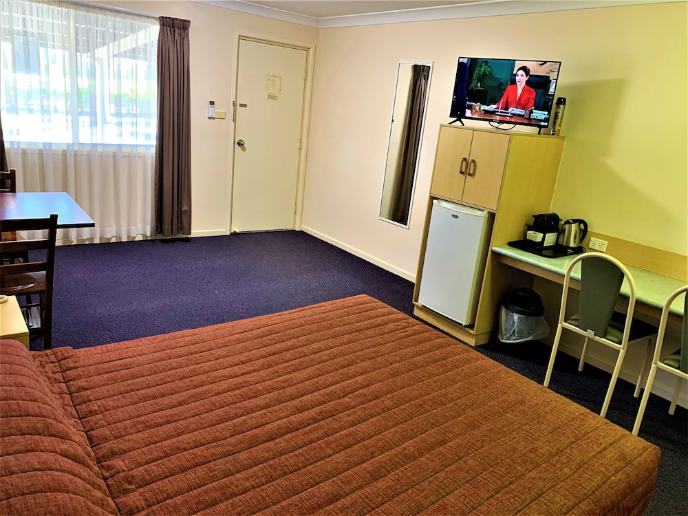 Queen Room photo 2