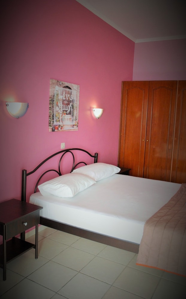 Family Apartment, 2 Bedrooms - Photo 9