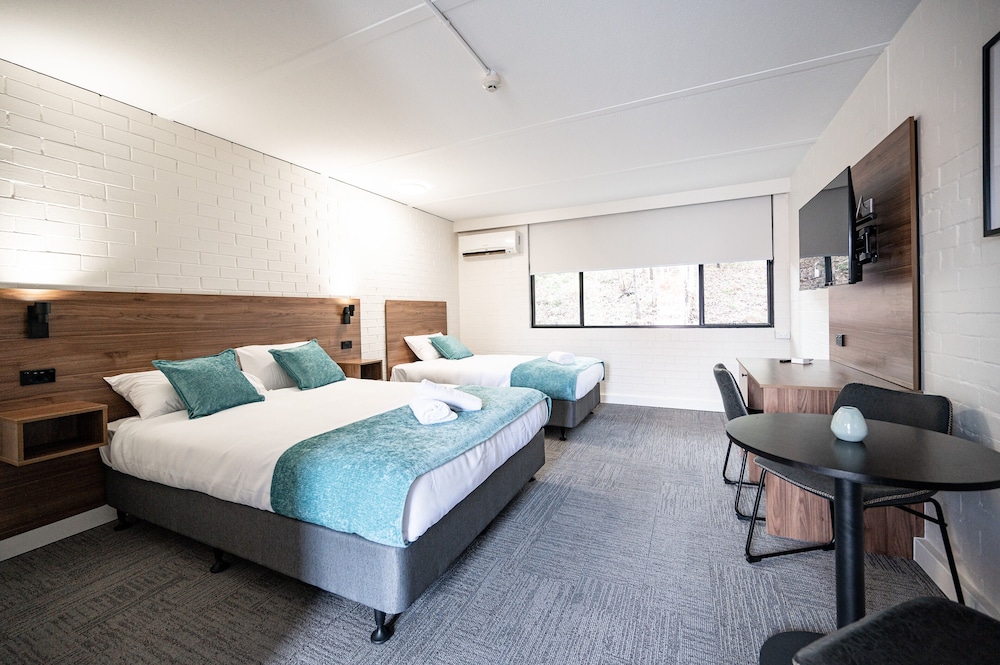 Standard Suite, 1 Bedroom, Non Smoking (Queen/Single), photo 6
