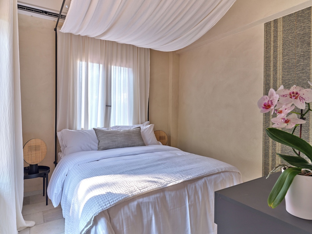Deluxe Double Room, 1 King Bed, Balcony