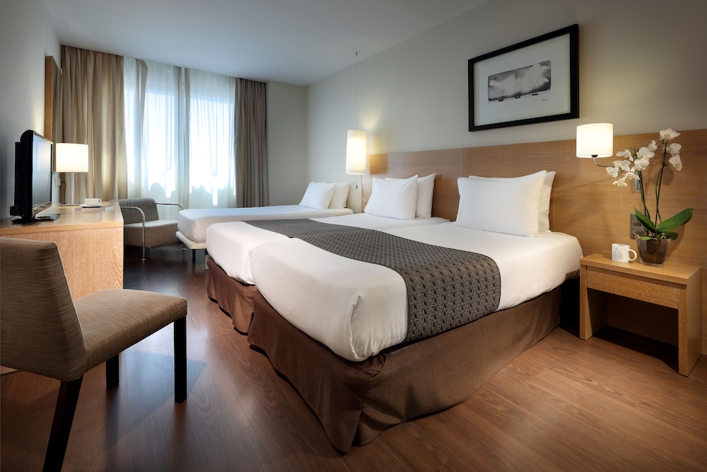 Triple Room thumbnail 5