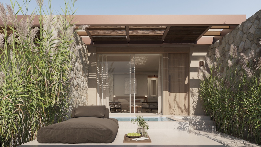 Deluxe Beachfront View Suite with Heated Mini Pool - Photo 2