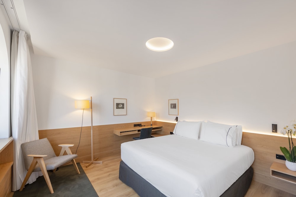 Deluxe Double Room, City View