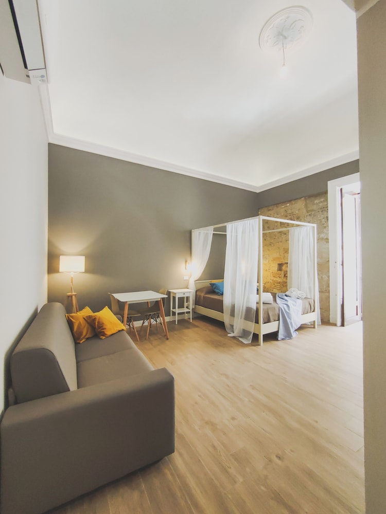 Family Room, Balcony