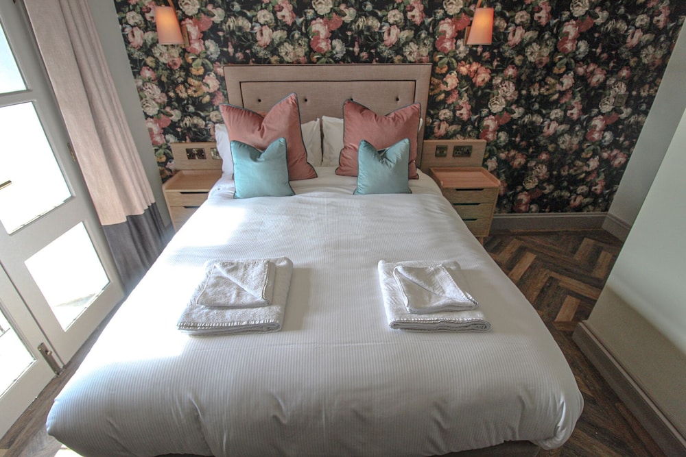 Double Room, Ensuite - Photo 7