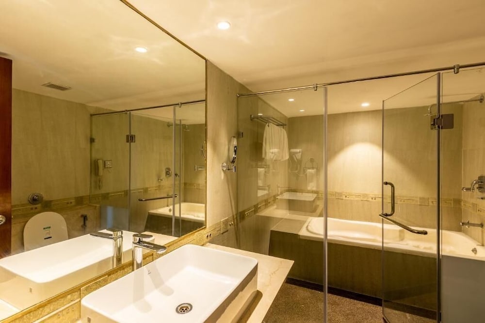 Suite, 1 Double Bed - Photo 2