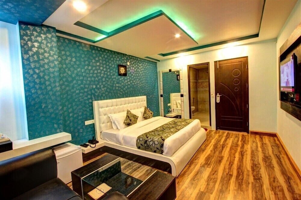 Grandeur Room